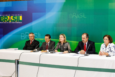  Ministros anunciam vetos ao projeto de lei sobre distribuição dos <EM>royalties </EM>do petróleo<BR><br />
(Foto: Edezio Junior/PR) 