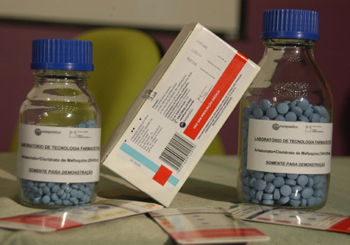  São necessários apenas dois comprimidos por dia, durante três dias, para se chegar à cura da doença<BR><br />
(Foto: Peter Ilicciev) 