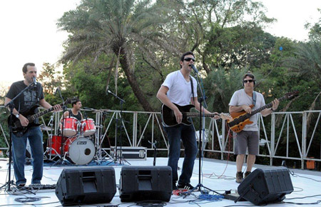  A banda Música Urbana fez o público cantar sucessos do rock brasileiro e encerrou o dia festivo 