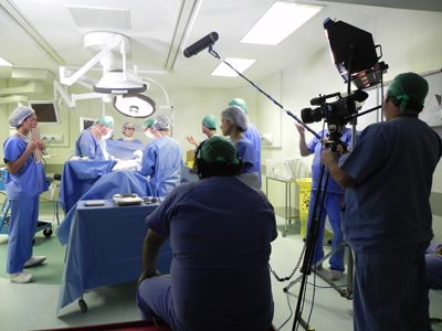  O vídeo <EM>Cirurgia Segura </EM>é uma estratégia para minimizar os danos desnecessários durante procedimentos cirúrgicos. 