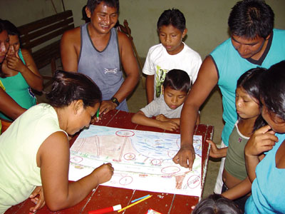  Por meio dos mapas falantes os índios desenham a situação sanitária em que vivem e projetam melhorias 