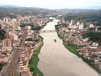  Vista do Centro de Barra Mansa, cortado pelo Rio Paraíba do Sul (Foto: Valdinei Ferreira) 