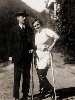  Adolpho e Bertha Lutz realizam estudos de campo em Nova Friburgo (RJ), em 1935 (Foto: BR. MN. Arquivo. Fundo Adolpho Lutz) 