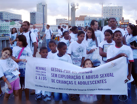  Passeata no Recife contra o abuso e a exploração sexual de crianças e adolescentes (Foto: Gestos) 