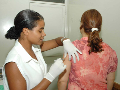  Vacinação contra a febre amarela em Paranavaí (Foto: ParanavaíNet) 