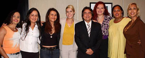  O ministro da Saúde, José Gomes Temporão, ao receber representantes do Coletivo Nacional de Transexuais. O grupo agradeceu a portaria que regulamenta a cirurgia de mudança de sexo pelo SUS 