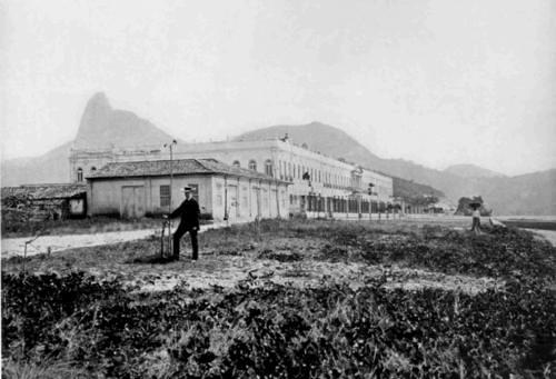  O Hospício Nacional de Alienados, no início do século 20. O prédio hoje sedia parte da UFRJ 