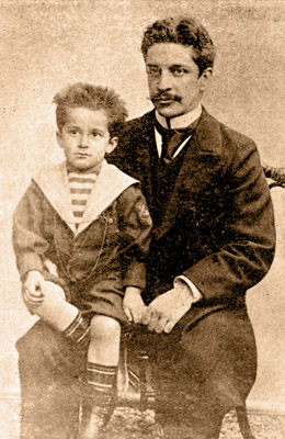  Oswaldo Cruz e seu filho mais velho, Bentinho (Foto: Acervo COC/Fiocruz) 