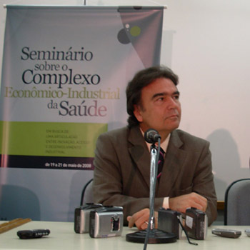  Temporão dá entrevista em seminário sobre o Complexo Industrial da Saúde (Foto: Soc. Bras. de Diabetes) 