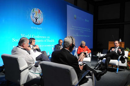  Autoridades políticas, pesquisadores e representantes participam de debates na Conferência Mundial sobre Determinantes Sociais da Saúde nesta quinta (20/10). Foto: Peter Ilicciev. 