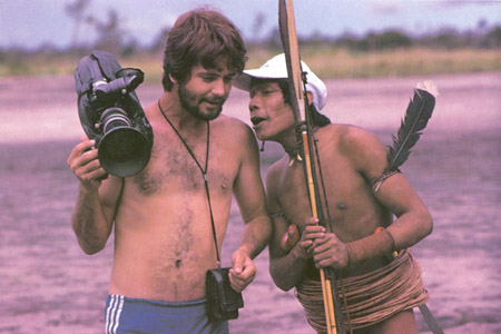  O cinegrafista Vicente Rios em filmagem na Amazônia (Fotos: Acervo Cowell) 