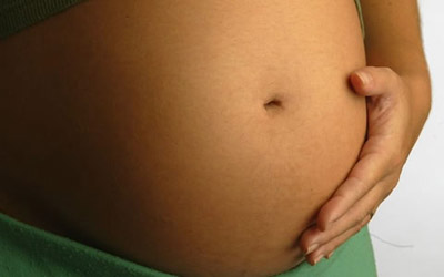  O Ministério da Saúde preconiza que o exame de diagnostico de sífilis deve ser realizado no início da assistência pré-natal, repetido no terceiro trimestre gestacional e no momento do parto 