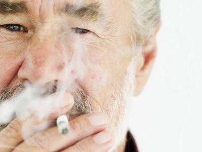  O estudo indicou maior prevalência de fumantes (17,5%) e ex-fumantes (47,6%) idosos no sexo masculino, o que, de acordo com os pesquisadores, se deve a fatores históricos e socioculturais 