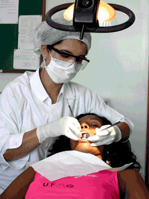  Cerca de 14% dos adolescentes brasileiros nunca foram ao dentista, segundo o Projeto SB Brasil 2003 
