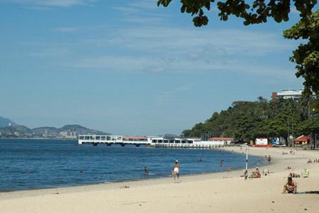  Praia da Bica, na Ilha do Governador, uma das que serão avaliadas no estudo (Foto: Silvia Reitsma) 