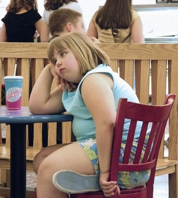  Segundo a autora da tese, resultados de dois grandes inquéritos nacionais mostram que o sobrepeso aumentou de 4,9% para 17,4% entre crianças de 6 a 9 anos 