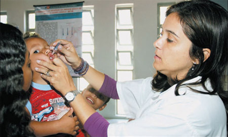  De acordo com a pesquisa, o resultado no Rio de Janeiro demonstra que as classes mais baixas estão tendo acesso às vacinas. Por outro lado, as classes mais altas estão deixando de se vacinar 