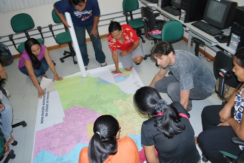  O curso foi definido, de modo participativo, a partir de discussões realizadas entre a coordenação do projeto e estudantes indígenas de nível superior, filiados ao Movimento dos Estudantes Indígenas do Amazonas 