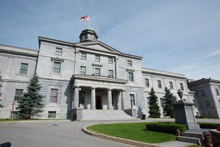  Prédio principal da McGill University, sediada em Montreal, no Canadá 