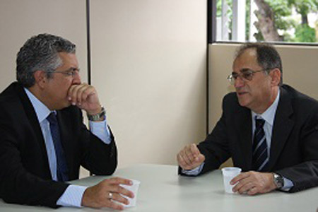  O ministro da Saúde, Alexandre Padilha, em reunião com o diretor da Fiocruz Bahia, Mitermayer Reis 