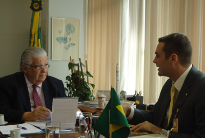  O ministro de Ciência e Tecnologia, Marco Antônio Raupp, e o diretor da Fiocruz Rondônia, Rodrigo Stabeli, na reunião em Brasília 