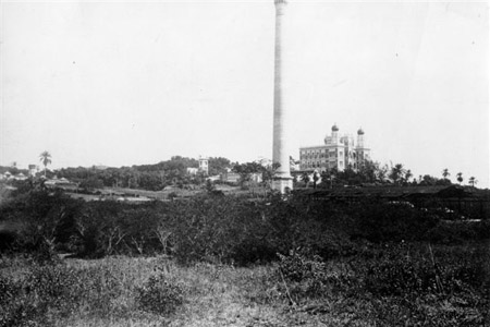  Vista da antiga chaminé das instalações dos fornos incineradores, na década de 10 