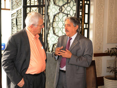  O assessor Bruce Alberts e o presidente da Fiocruz, Paulo Gadelha, na sede da Fundação<BR><br />
(Foto: Peter Ilicciev) 