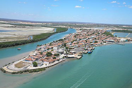  Vista aérea de Guamaré, cidade de nove mil habitantes que fica a 165 quilômetros de Natal 