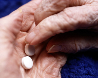 Pesquisa com 3 mil idosos indica alta prevalência de uso de medicamentos
