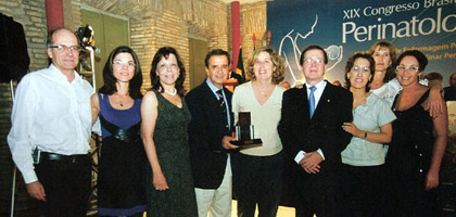  José Maria (ao centro) recebe o Prêmio Nicola Albano no Congresso Brasileiro de Perinatologia 