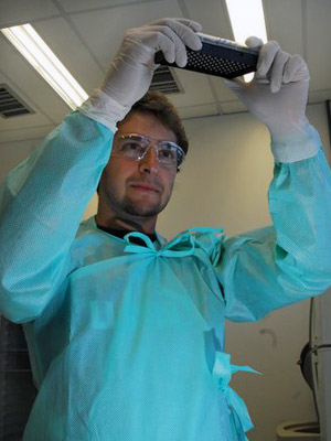  Técnicas de diagnóstico molecular com base no material genético do vírus foram utilizadas na análise das amostras recebidas pelo laboratório do IOC (Foto: Rodrigo Méxas) 