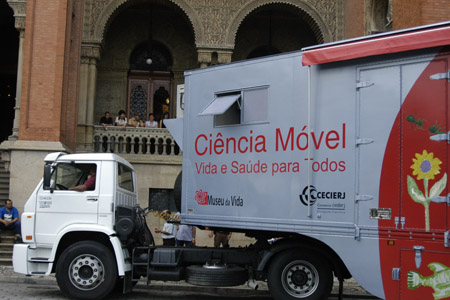  O caminhão do projeto Ciência Móvel – Vida e Saúde para Todos 