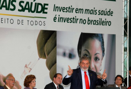  O presidente Luiz Inácio Lula da Silva discursa durante cerimônia de lançamento do PAC da Saúde, no Palácio do Planalto (Foto: Roosewelt Pinheiro/ABr) 