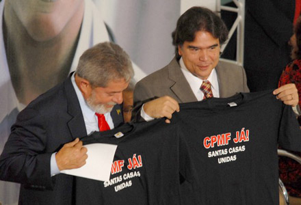  O presidente Luiz Inácio Lula da Silva e o ministro da Saúde, José Gomes Temporão, na cerimônia de lançamento do PAC da Saúde, no Palácio do Planalto (Foto: Roosewelt Pinheiro/ABr) 