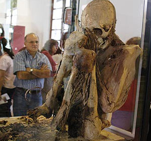  As múmias estão entre as principais atrações da mostra, que poderá ser vista até setembro (Foto: Ana Limp) 
