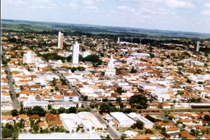 Vista aérea do centro de Penápolis, cidade de 54 mil habitantes 