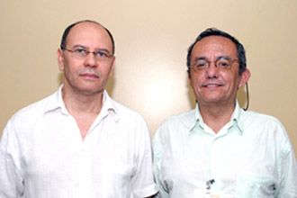  Coutinho (à esquerda) e Nery: unir esforços para combater o câncer de pele e a hanseníase<BR><br />
(Foto: Virginia Damas) 