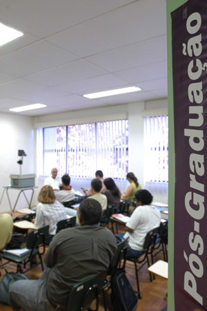  Aula em um dos cursos de pós-graduação da Escola Nacional de Saúde Pública (Foto: Peter Ilicciev) 