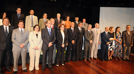  Os diretores eleitos e reeleitos posam para a foto oficial (Fotos: Peter Ilicciev) 
