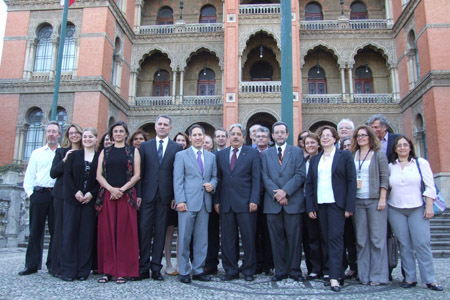  A delegação americana, com dirigentes da Fiocruz, em frente ao Castelo da Fundação 