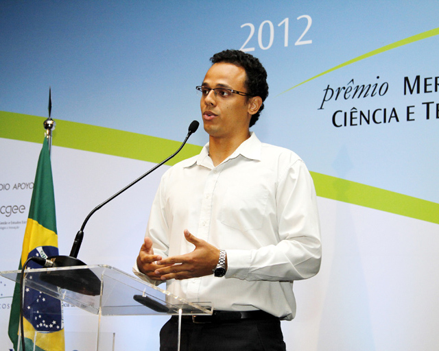 Pesquisador da Fiocruz ganha prêmios por estudo sobre vacina contra Chagas