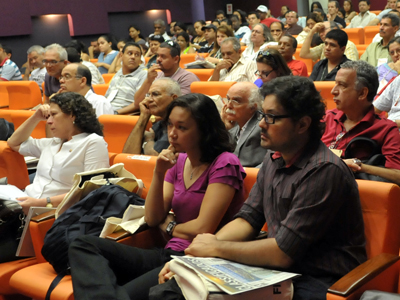  Os debates do segundo dia lotaram o auditório do Museu da Vida, na sede da Fiocruz, em Manguinhos (Foto: Gutemberg Brito) 