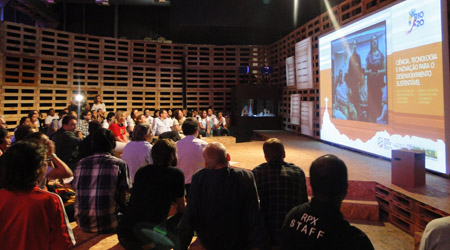  Auditório Arena de Debates, montado no Pop Ciência (Foto: Luanda Lina) 