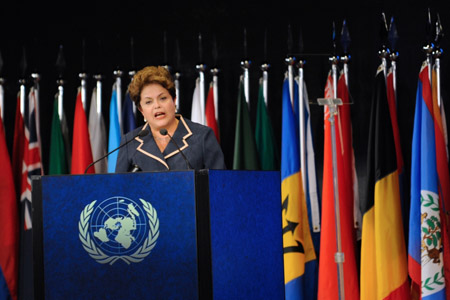  A presidente Dilma Rousseff discursa na cerimônia de encerramento da Rio+20 (Foto: Agência Brasil) 