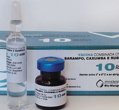  Vacina tríplice viral (contra sarampo, rubéola e caxumba) produzida por Biomanguinhos/Fiocruz 