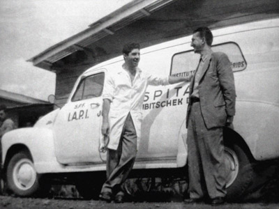  Edson Porto, o primeiro médico a chegar a Brasília, e a primeira ambulância da cidade 