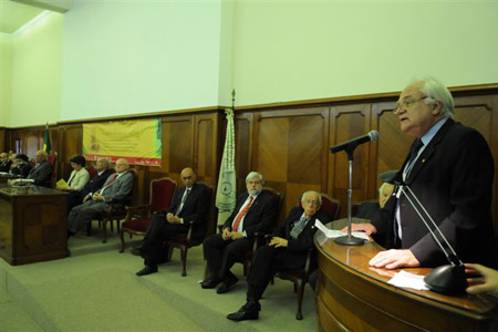  O presidente da Fiocruz, Paulo Buss, discursa na abertura do simpósio (Foto: Peter Ilicciev) 