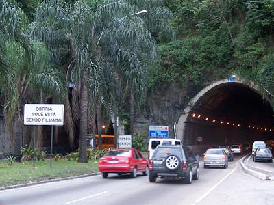  O Túnel Rebouças faz a ligação das zonas Norte e Sul (Foto: Arquivo Thomas Krauss/Cesteh) 