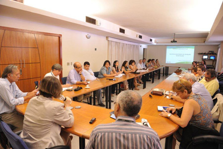  O encontro reuniu pesquisadores da Fiocruz e representantes do MS (Foto: Peter Ilicciev) 